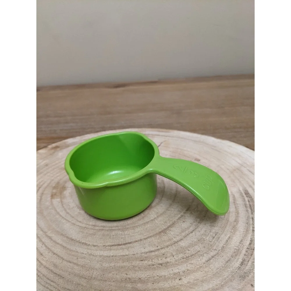 Tupperware Measuring Cup Curved Embossed Handle Lime Green 2/3 Cup Style# 6137
